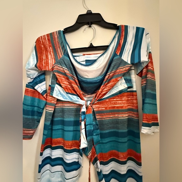 Plus Size Two Piece Top and Leggings - Picture 3 of 4